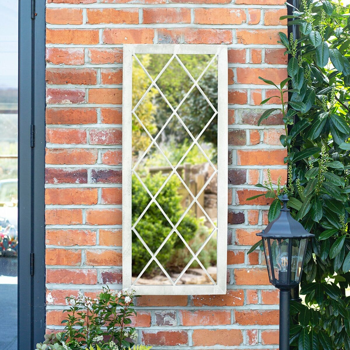 La Hacienda - Lattice Mirror Stone Effect