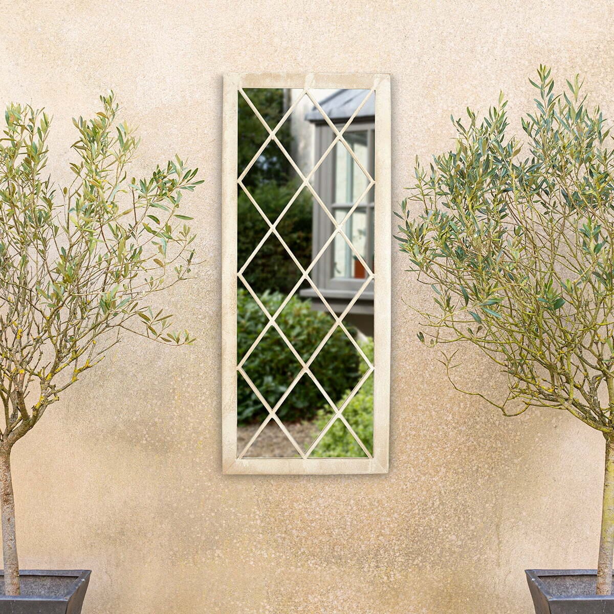 La Hacienda - Lattice Mirror Stone Effect