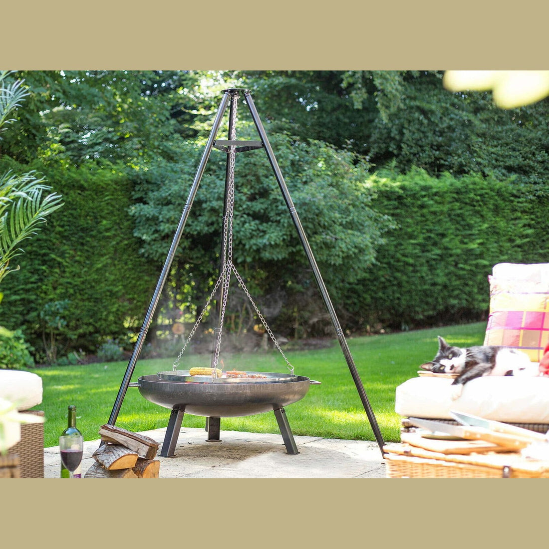 La Hacienda - Tripod With Hanging Grill