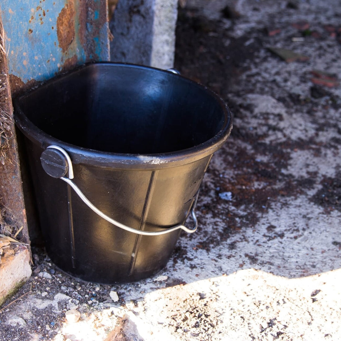 Red Gorilla - Tyre Rubber Buckets - Flat-Back Bucket ehdxb