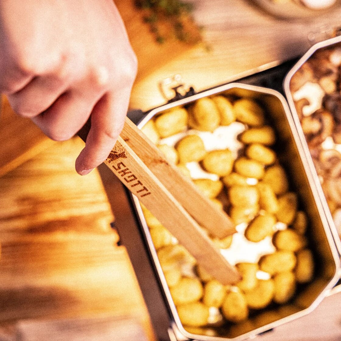 SKOTTI TONGS