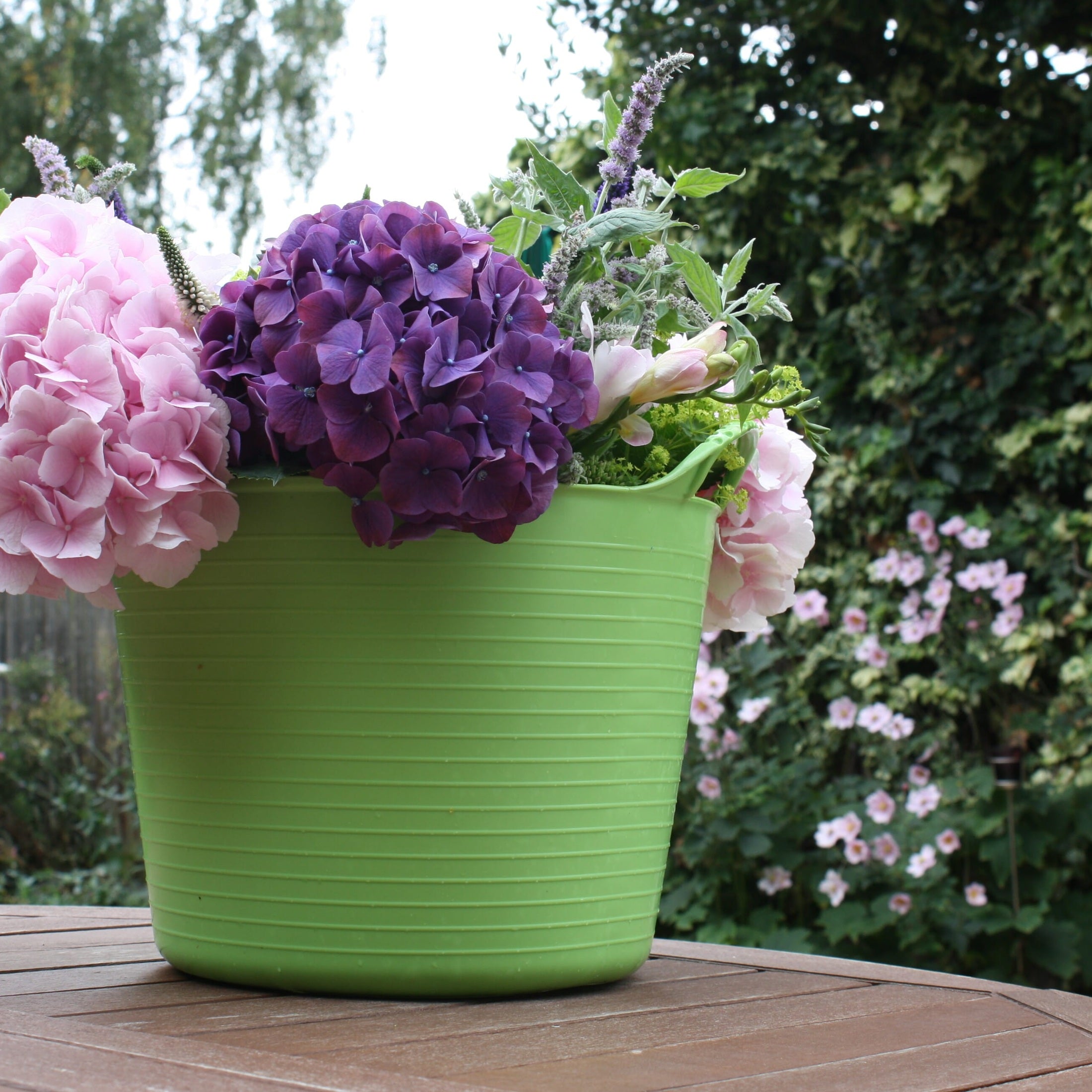 Gorilla Tubs & Recycled Black Tubs - 14L -Pistachio