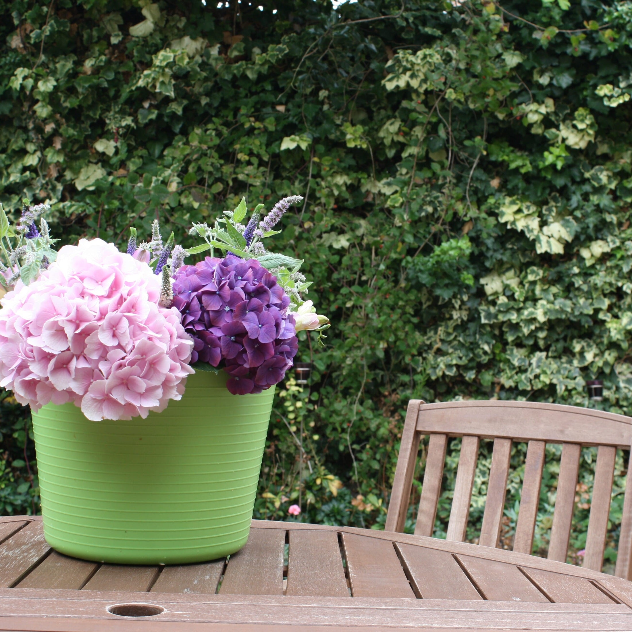 Gorilla Tubs & Recycled Black Tubs - 14L -Pistachio