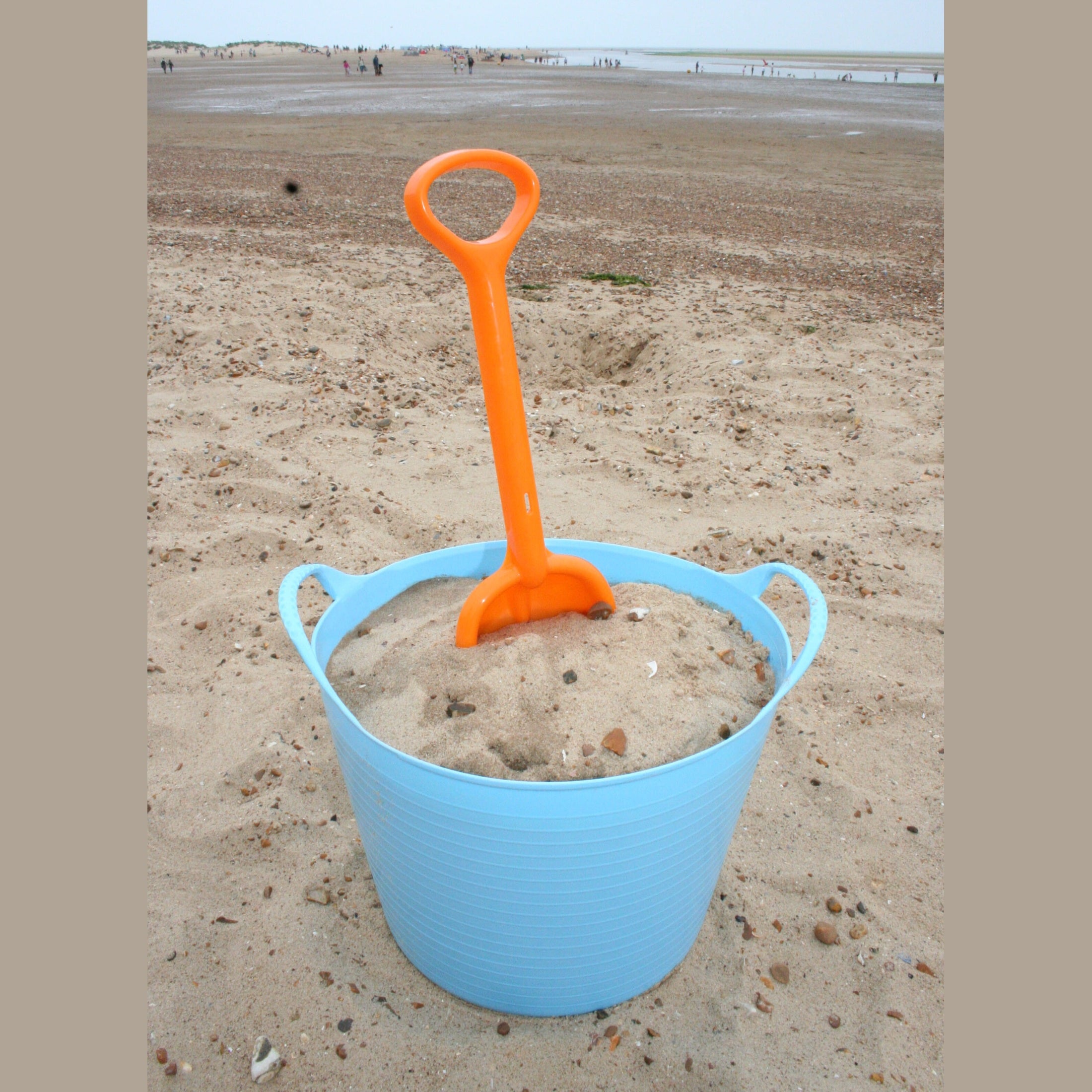 Gorilla Tubs & Recycled Black Tubs - Medium 26L Sky -Blue